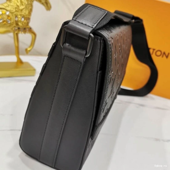 MESSENGER LOUIS VUITTON SPRING 0822
